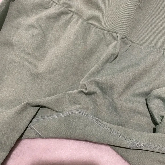 NVGTN NV SEAMLESS LEGGINGS - sage green. Never worn! - Picture 3 of 4